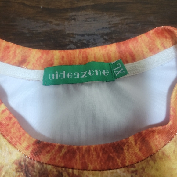 Lion Print Sweater - Picture 8 of 11